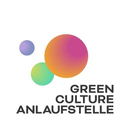 Logo der Green Culture Anlaufstelle. Über dem Schriftzug sind drei farbige Kreise.