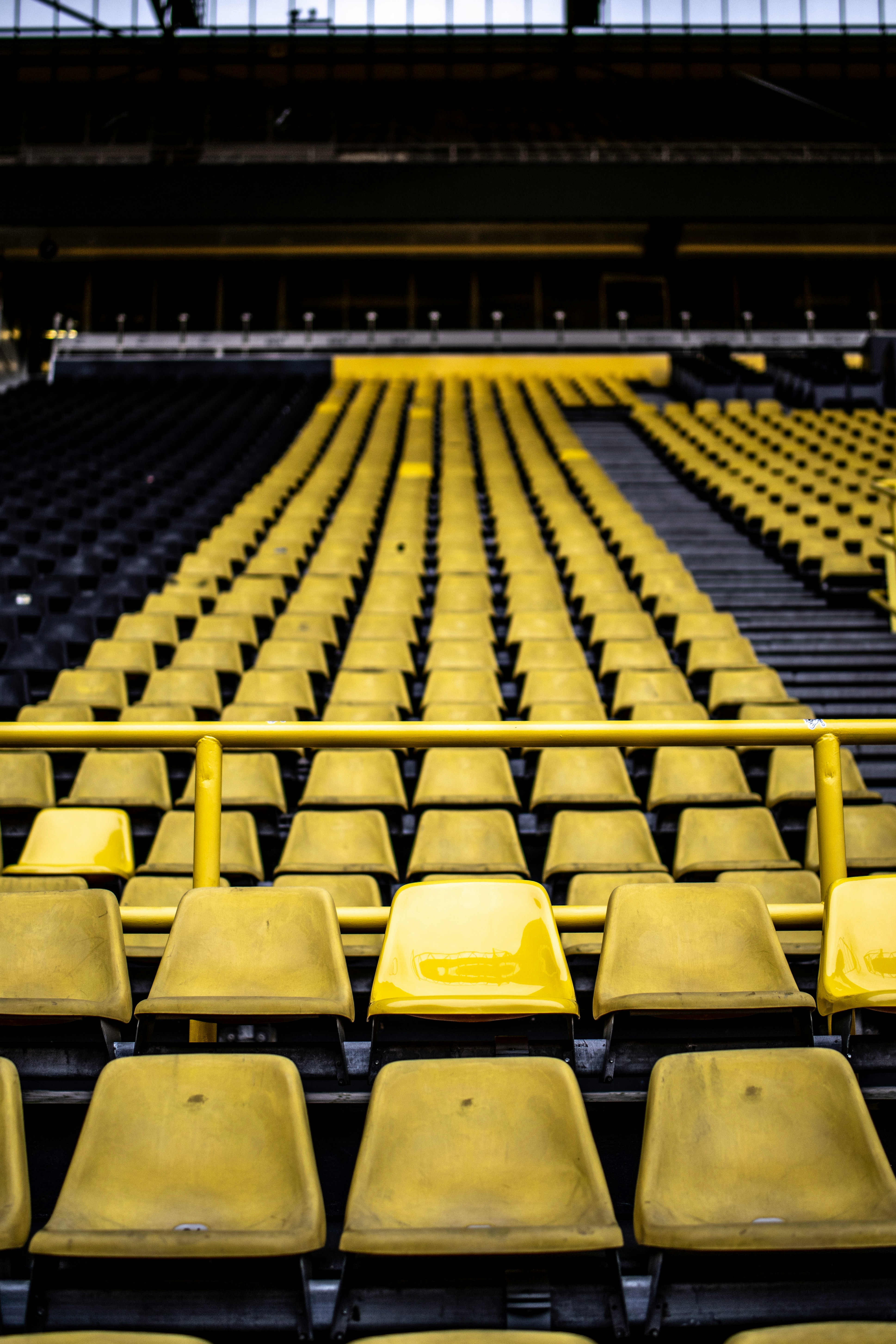 Gelbe Sitze im Stadion