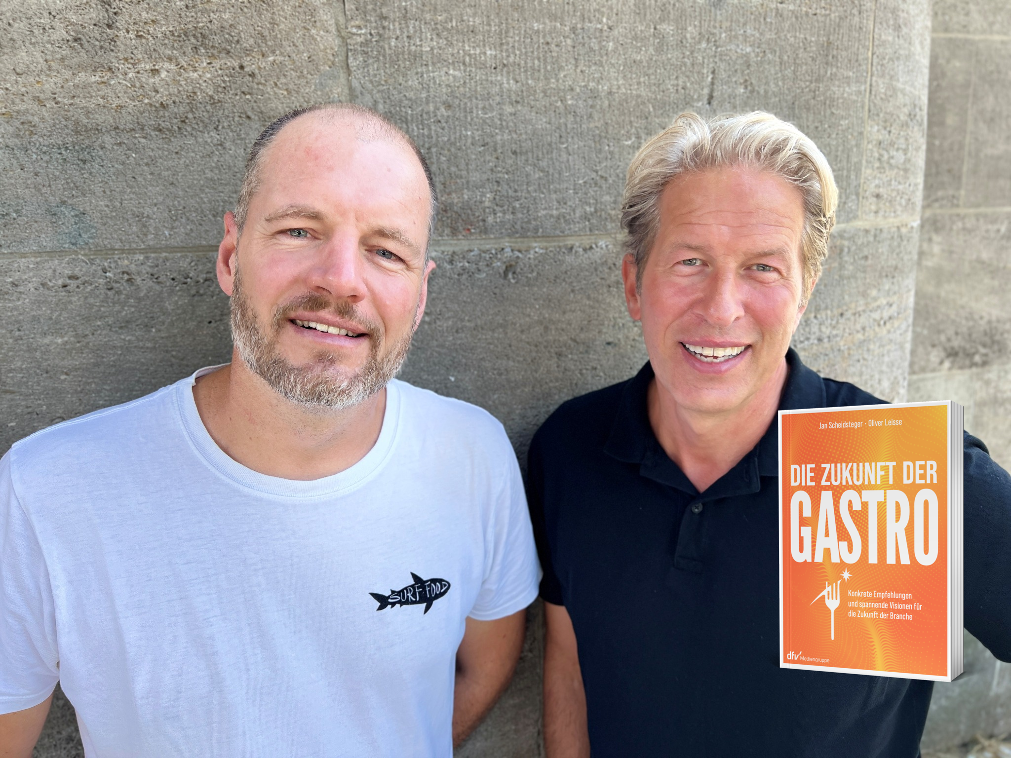 Jan Scheidsteger (links) und Oliver Leisse (rechts) gehen in ihren Buch der Zukunft der Gastro nach.