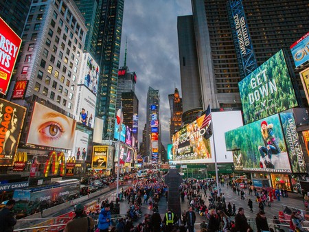 Timesquare mit vielen Werbetafeln