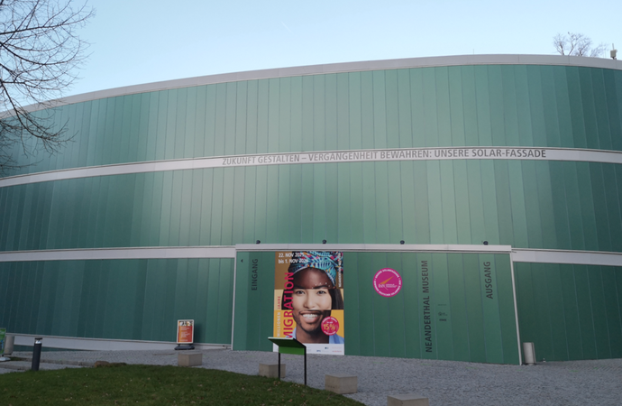 Solarfassade des Neanderthal Museums in Mettmann