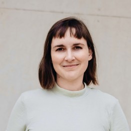 Portraitfoto von Mona Rieken