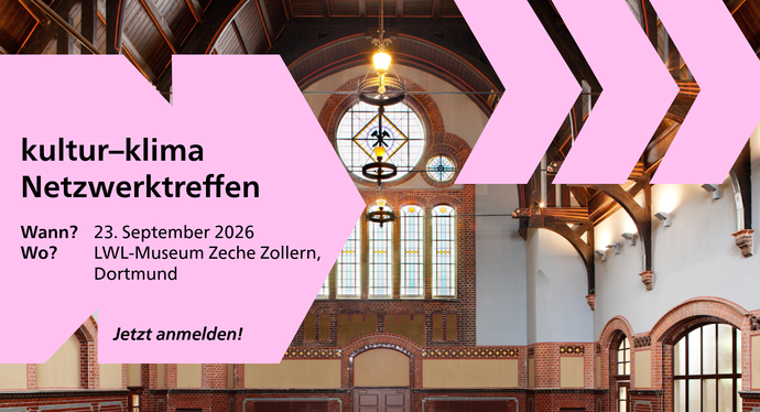 Innenraum der Lohnhalle auf Zeche Zollern und darauf sind abstrakte pinke Pfeilformen gelegt mit Veranstaltungseckdaten