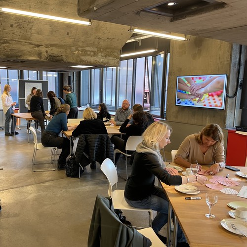 Raumansicht: Arbeitsgruppe beim Netzwerktreffen im Kokskohlenbunker des Ruhr Museums, Essen