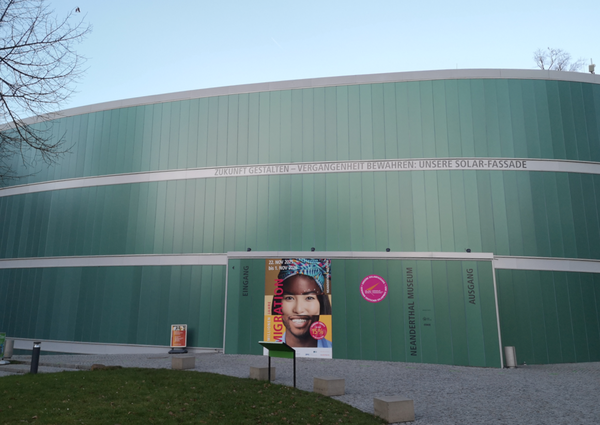 Solarfassade des Neanderthal Museums in Mettmann