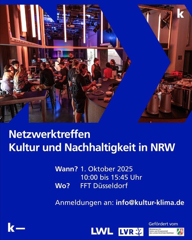 Infos zum Netzwerktreffen auf blauen Grund. Ein Foto mit Menschen, die an einer Theke in einem Saal stehen ist in das kultur-klima Visual eingebunden Infos zum Netzwerktreffen auf blauen Grund. Ein Foto mit Menschen, die an einer Theke in einem Saal stehen ist in das kultur-klima Visual eingebunden