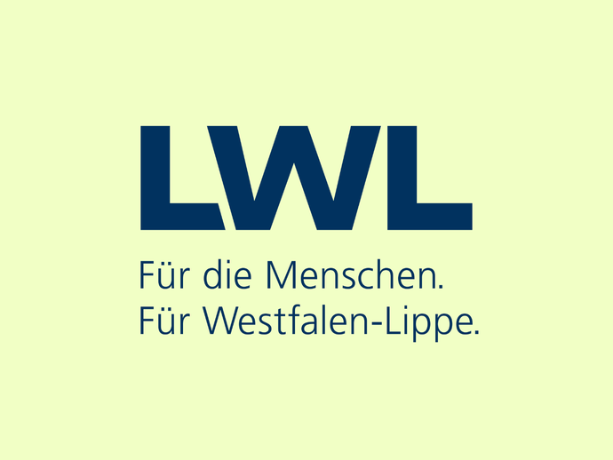 Blauer Schriftzug "LWL- Für die Menschen. Für Westfalen-Lippe"