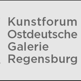 Graue Schrift vor hellem Untergrund