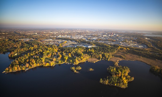 Stadt und Landschaft Växjös von oben